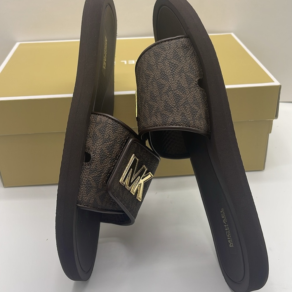 MICHAEL KORS Palmer Signature Logo Slide Sandal
Brown 
NWT - Picture 11 of 16